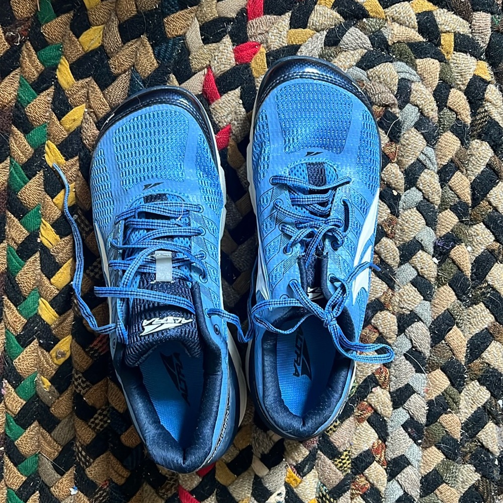 Altra, size 9.5 never worn. Barefoot running shoe.